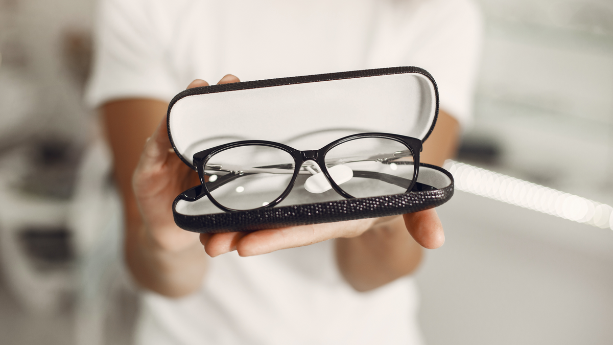Prescription glasses safe wearing standards for vehicle drivers