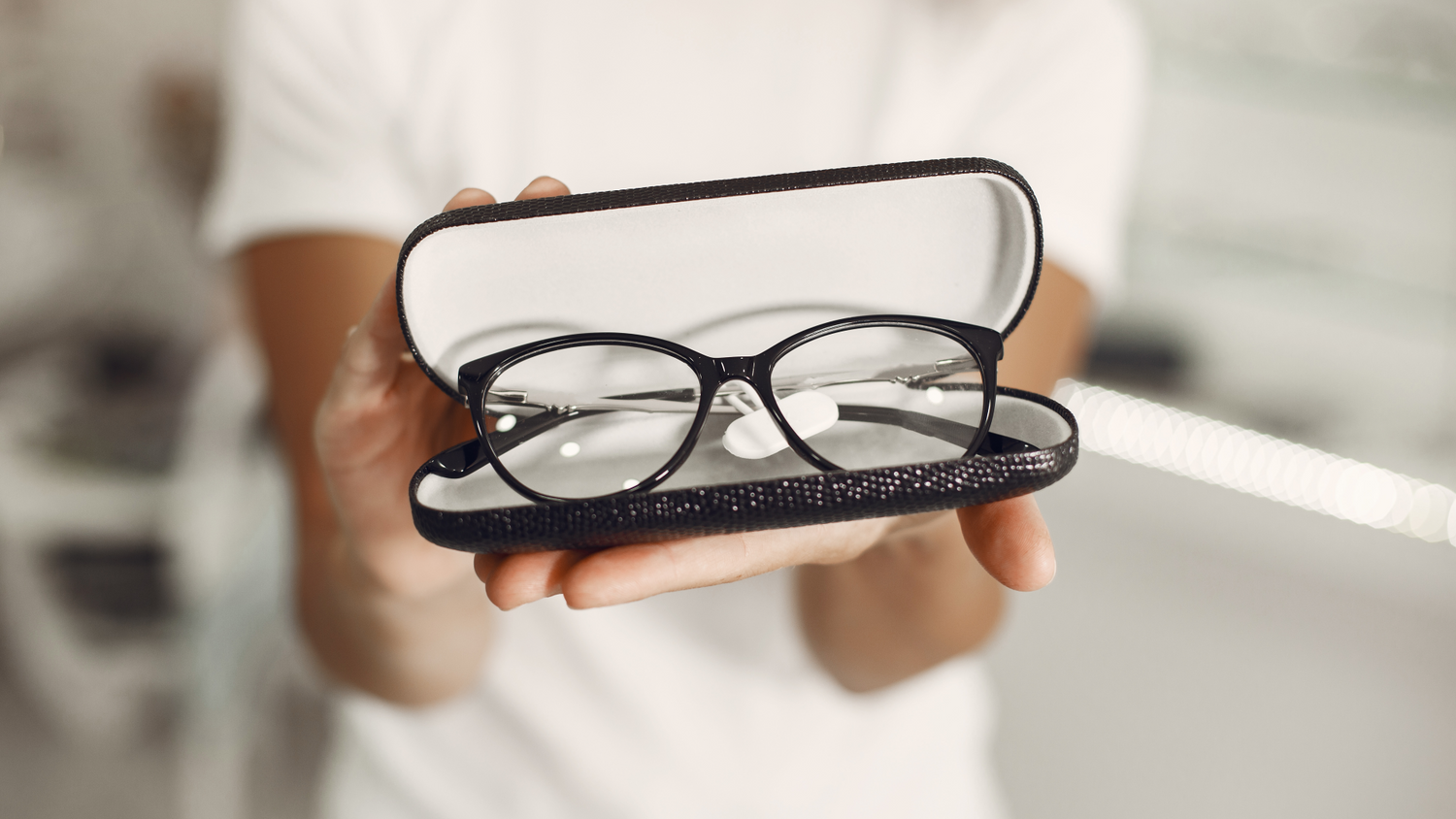 Prescription glasses for outdoor activities - Choosing the right style